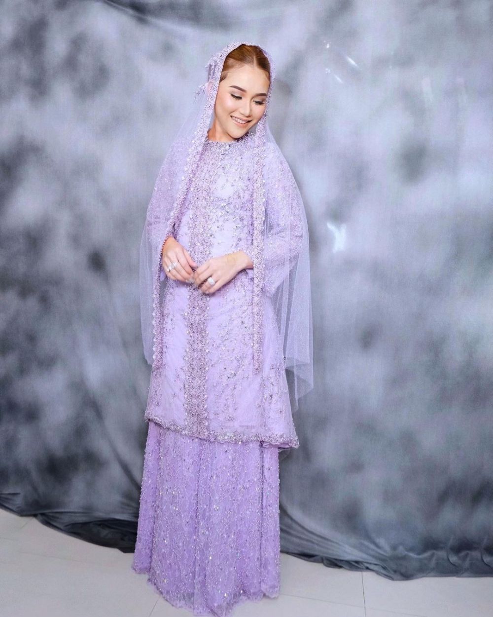 7 Gaya Ayu Ting Ting di pengajian pernikahan sang adik, tampil menawan