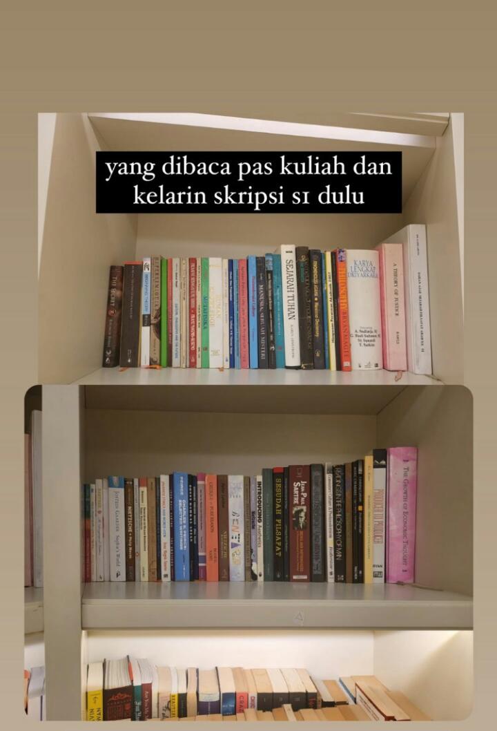 7 Potret perpustakaan di rumah Dian Sastro, mirip film Harry Potter