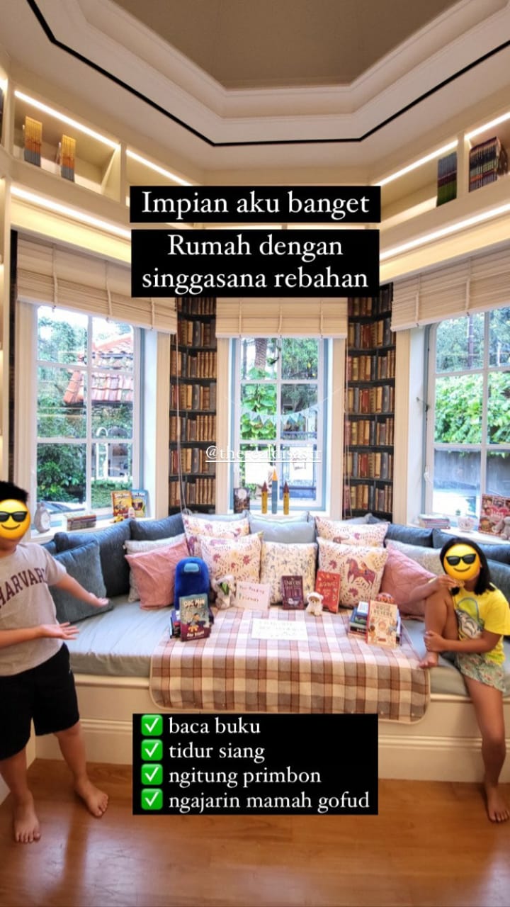 7 Potret perpustakaan di rumah Dian Sastro, mirip film Harry Potter