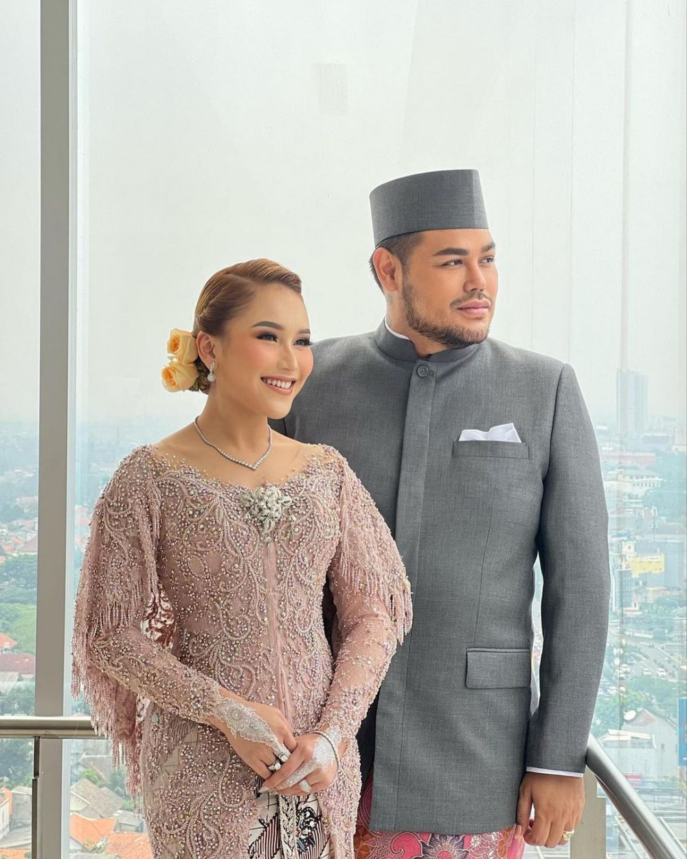 7 Potret mesra Ayu Ting Ting bareng Ivan Gunawan di nikahan Assyifa