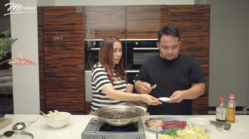 11 Langkah Momo Geisha masak sukiyaki ala rumahan, mudah ditiru