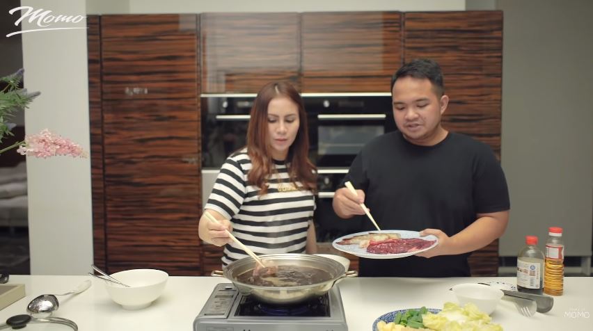 11 Langkah Momo Geisha masak sukiyaki ala rumahan, mudah ditiru