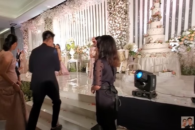 Wedding cake 10 saudara seleb, kue Syifa adik Ayu Ting Ting elegan