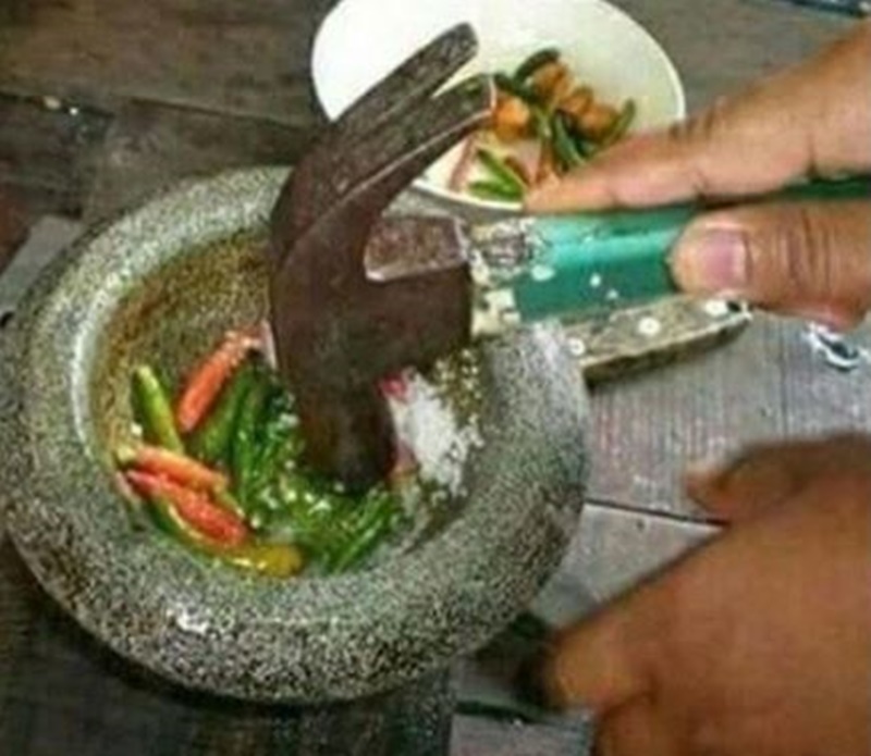 17 Potret lucu lagi masak, ada-ada aja momen absurdnya