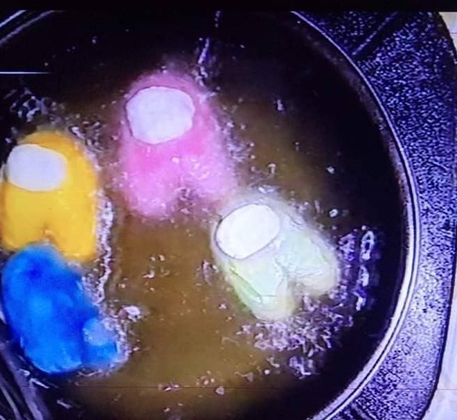 17 Potret lucu lagi masak, ada-ada aja momen absurdnya