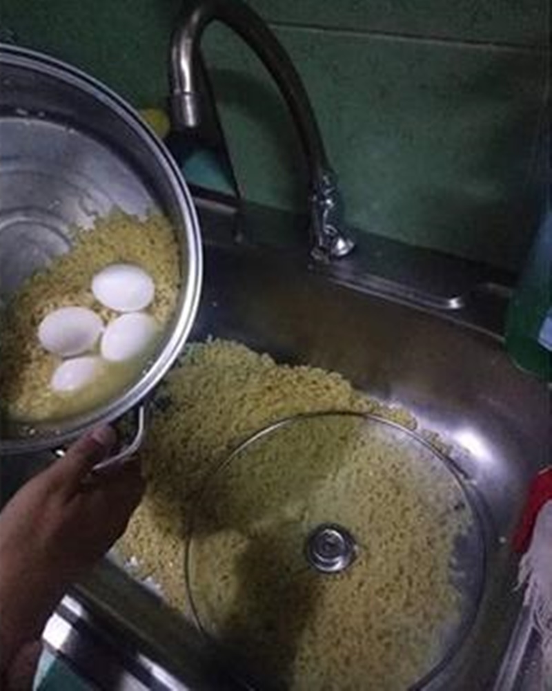 17 Potret lucu lagi masak, ada-ada aja momen absurdnya