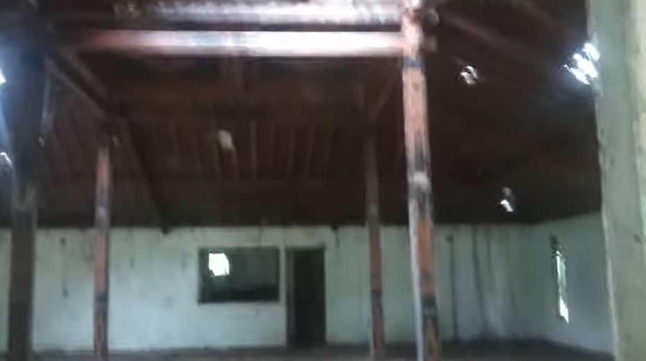 9 Potret basecamp mendiang Mbah Surip yang mangkrak, patungnya utuh