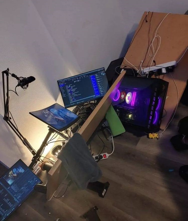 15 Momen lucu ngerusakin barang ini bikin yang lihat geregetan