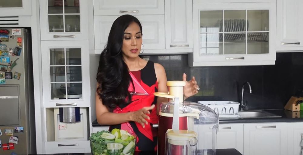 7 Langkah Diah Permatasari bikin jus sayur, rahasia sehat & awet muda