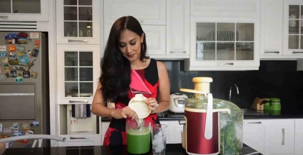 7 Langkah Diah Permatasari bikin jus sayur, rahasia sehat & awet muda