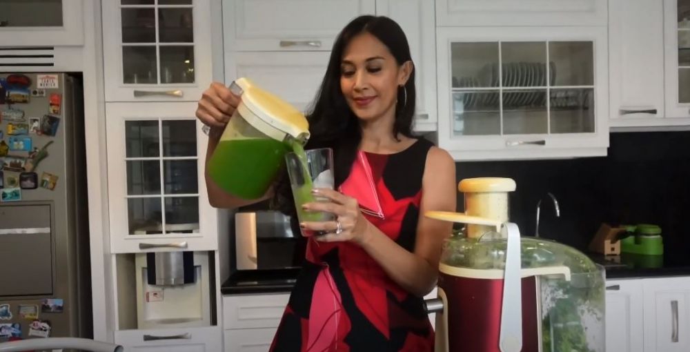 7 Langkah Diah Permatasari bikin jus sayur, rahasia sehat & awet muda