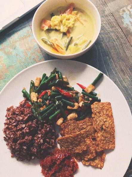 11 Inspirasi menu sehat ala Sophia Latjuba, kaya akan sayuran