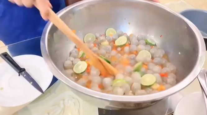 7 Trik Via Vallen bikin asinan kelengkeng, segar dan praktis