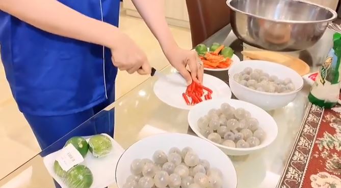 7 Trik Via Vallen bikin asinan kelengkeng, segar dan praktis