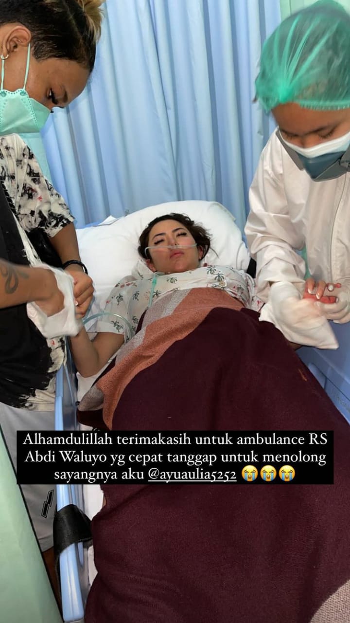 7 Potret kondisi terbaru Ayu Aulia, terbaring di rumah sakit