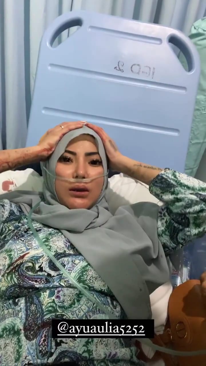 7 Potret kondisi terbaru Ayu Aulia, terbaring di rumah sakit