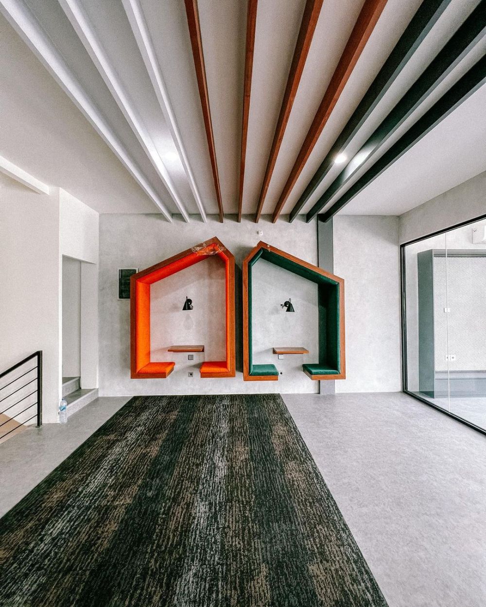 9 Potret kantor baru Awkarin, buah perjuangan 4 tahun menanti