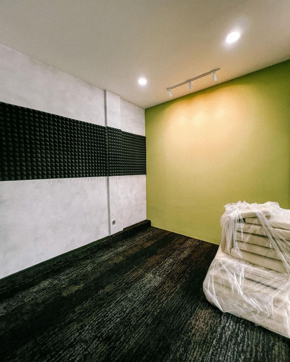 9 Potret kantor baru Awkarin, buah perjuangan 4 tahun menanti