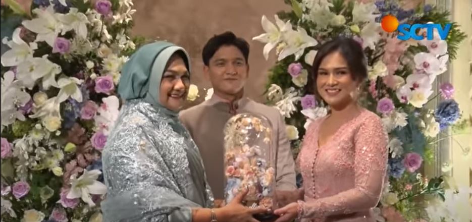 9 Potret lamaran Masayu Clara dan Qausar Harta, sempat tertunda