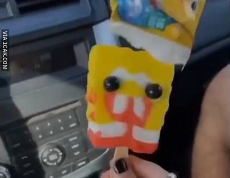 13 Momen lucu orang beli es krim, malah apes banget