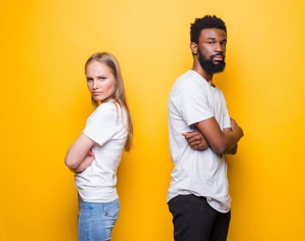 Ghosting adalah apa? Ini penjelasan lengkap & artinya dalam percintaan