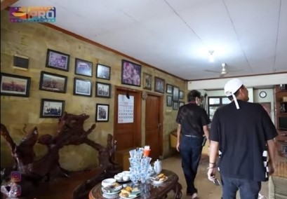 9 Potret rumah Tarzan Srimulat, unik tidak ada pintu masuk