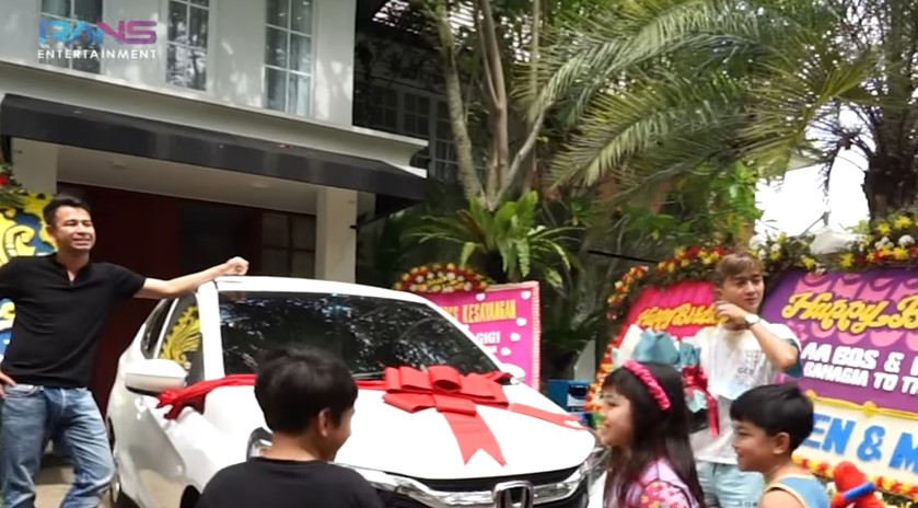 11 Momen Raffi Ahmad beri kejutan ultah untuk Sensen, hadiahkan mobil