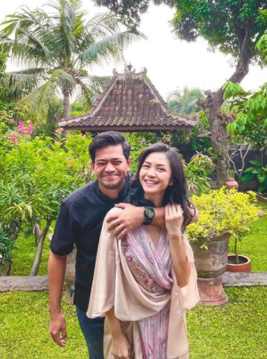Jarang tersorot, ini 11 pesona Tyara Renata istri Surya Insomnia
