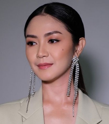 Jarang tersorot, ini 11 pesona Tyara Renata istri Surya Insomnia