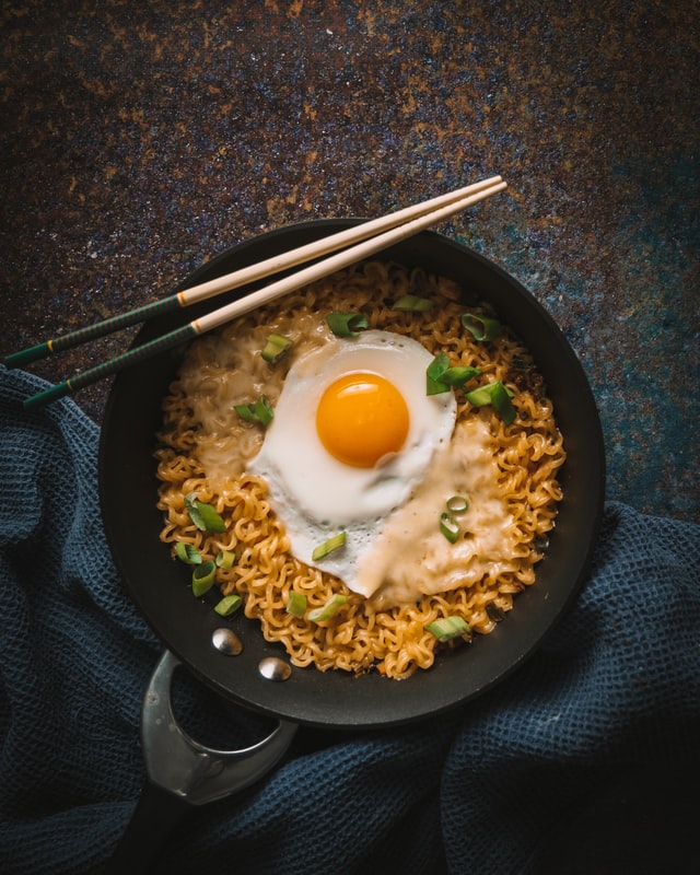 8 Makanan ini sebaiknya dihindari usai vaksin Covid-19