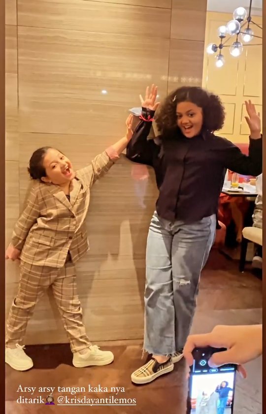 9 Potret kebersamaan Amora Lemos dan Arsy, bikin gemas