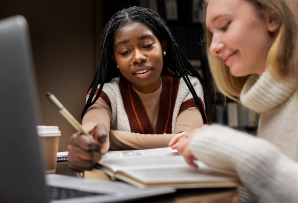 Pantun adalah bentuk karya sastra: arti, ciri, struktur, dan jenisnya