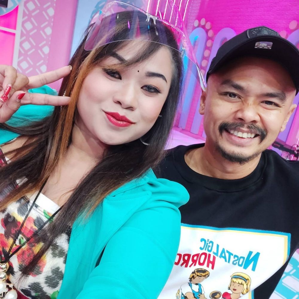 11 Pesona Tante Lala, seleb TikTok yang tengah jadi sorotan