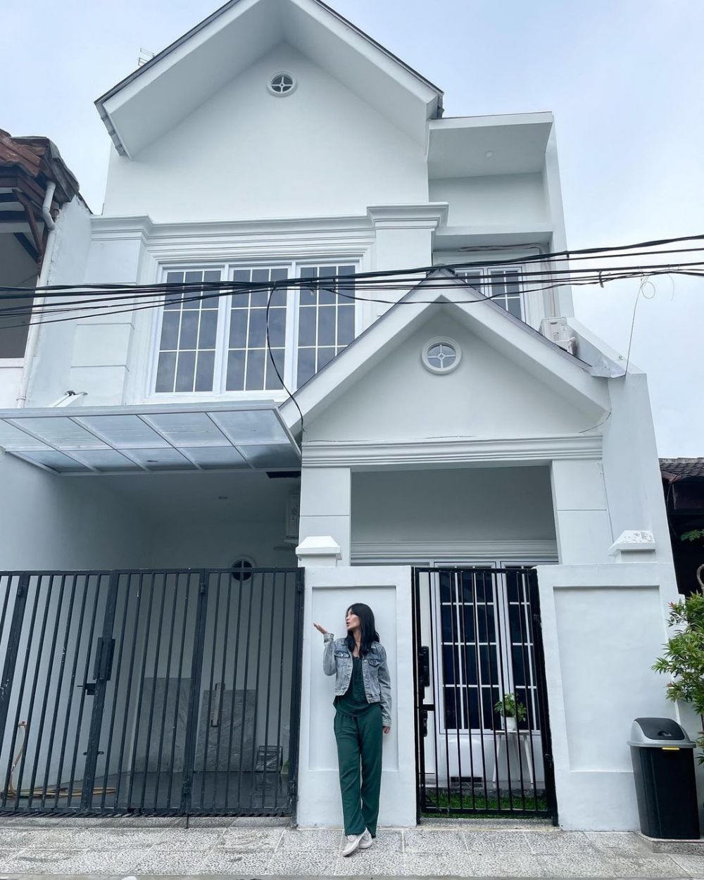 Mewah bernuansa putih, intip 11 potret rumah baru Vinessa Inez
