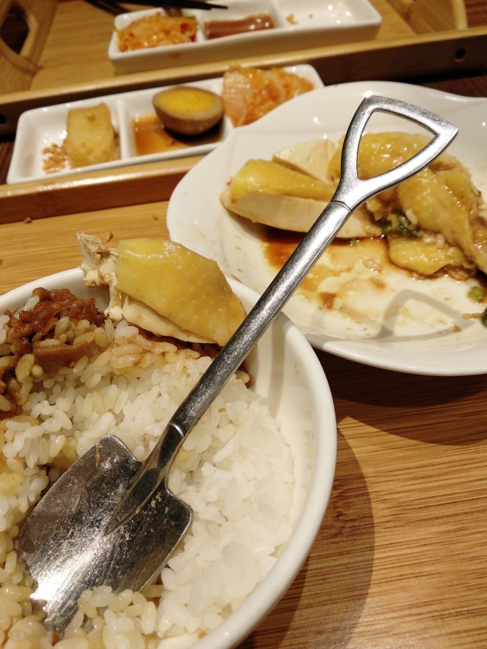 11 Benda pengganti sendok buat makan ini bikin geleng kepala