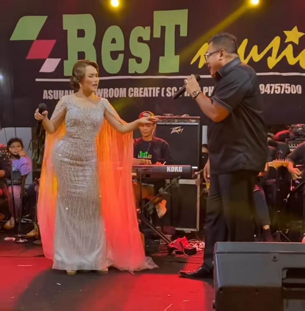 9 Potret Ayu Ting Ting di resepsi sang adik, gaya ala Nyonya Belanda