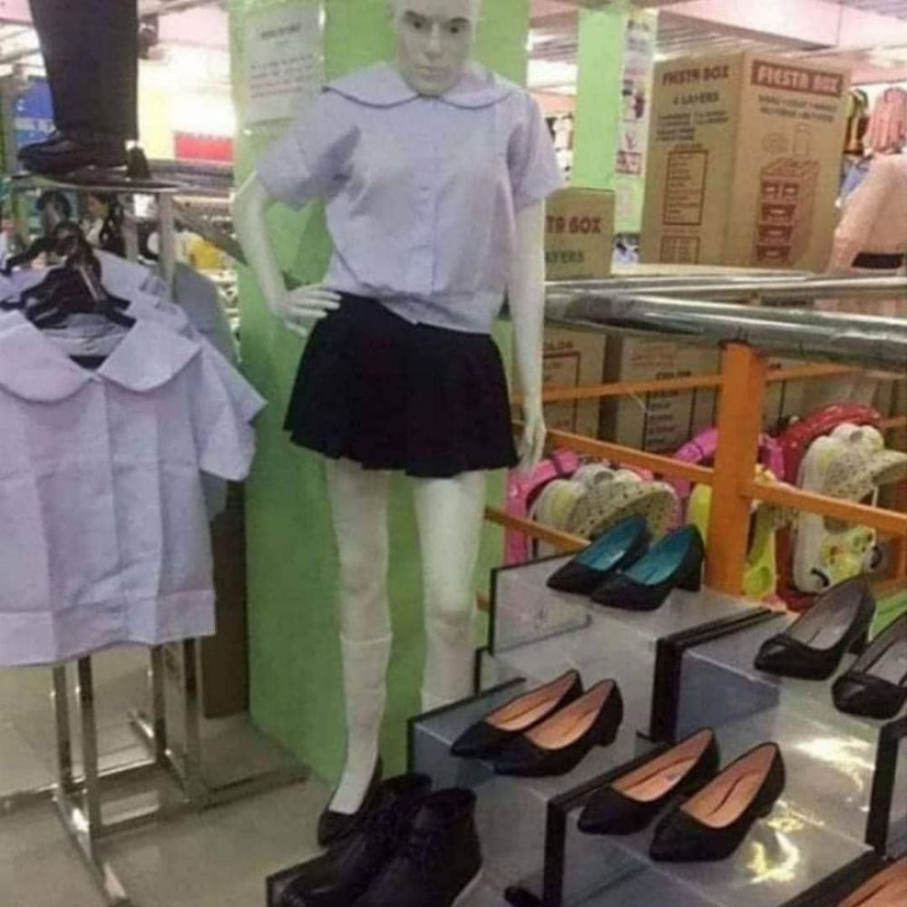 21 Potret kocak manekin di toko ini bikin cekikikan