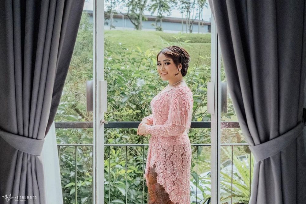 11 Gaya Syifa adik Ayu Ting Ting dari lamaran hingga resepsi