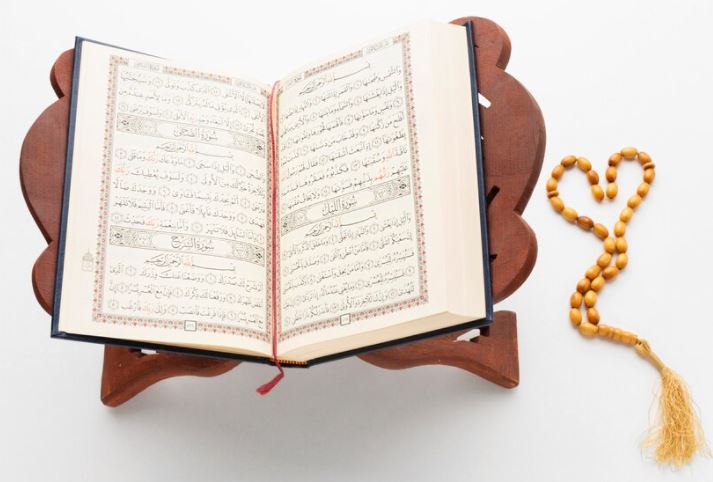 7 Arti mimpi membaca Alquran menurut Islam dan primbon