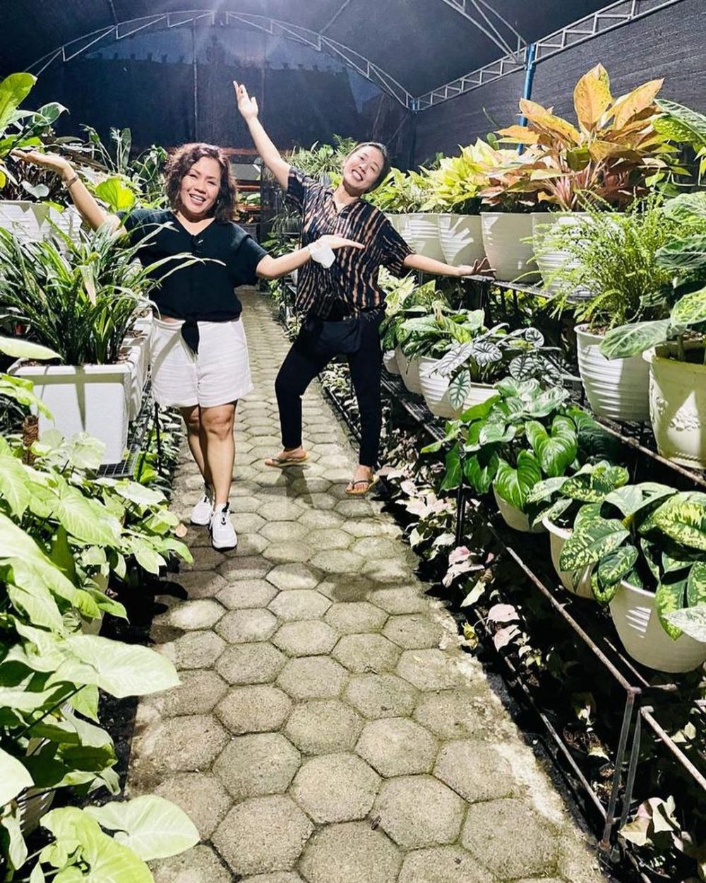 5 Potret kocaknya Soimah ajak bos TV urus kebun