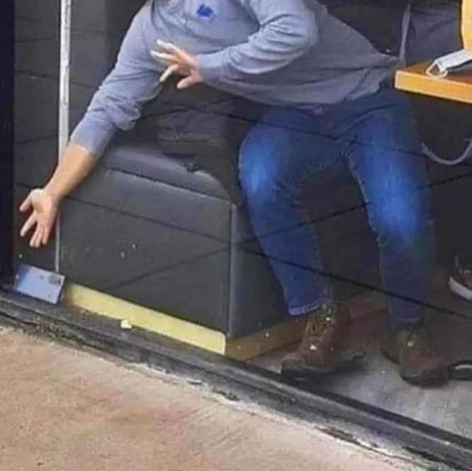 13 Momen lucu pas kena apes, pengen ketawa tapi kasihan