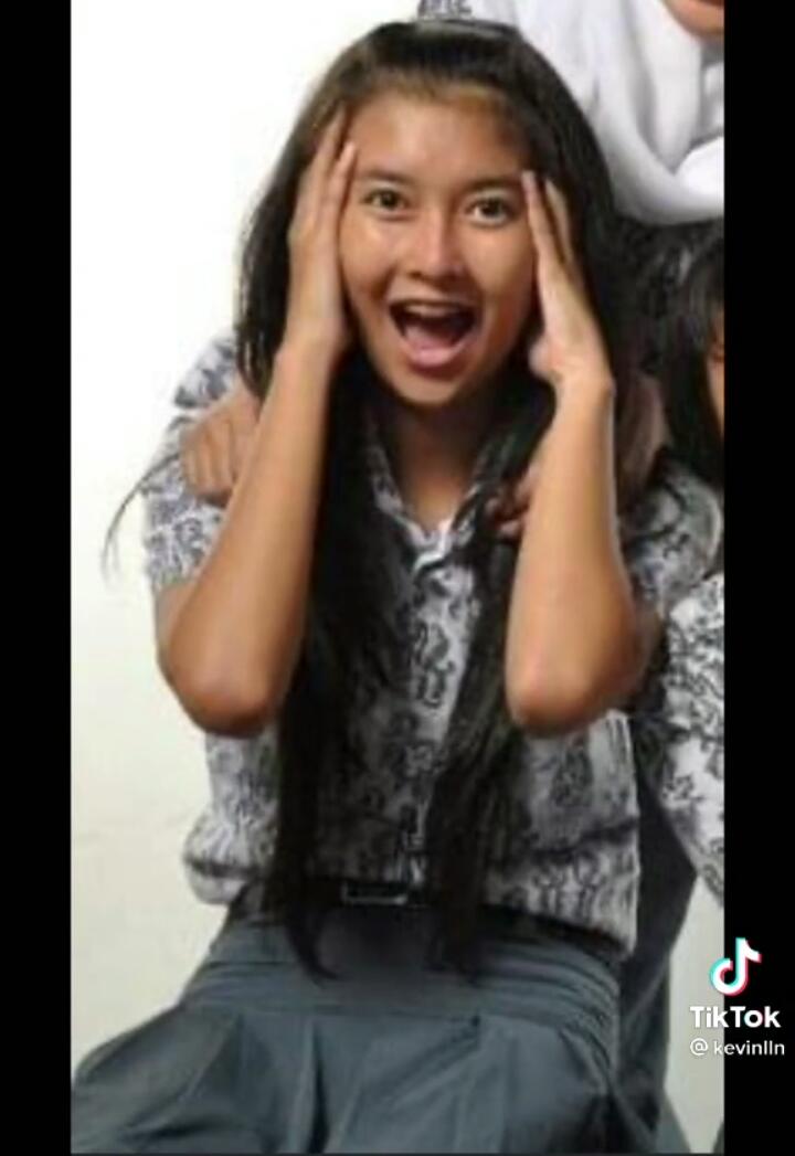 9 Potret lawas Kevin Liliana, bikin pangling dengan kacamata dan behel