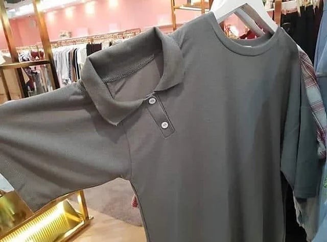 13 Desain absurd baju jualan di toko ini bikin pembeli senyum tipis