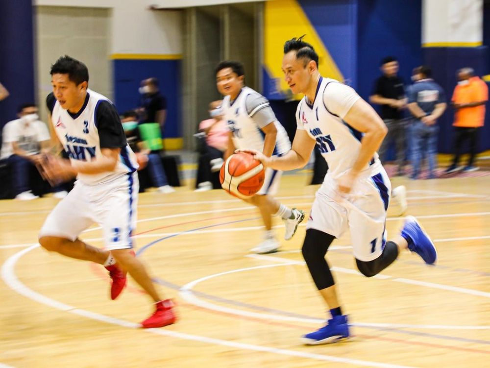 Jago basket, 9 aksi Agus Yudhoyono saat tanding ini keren banget