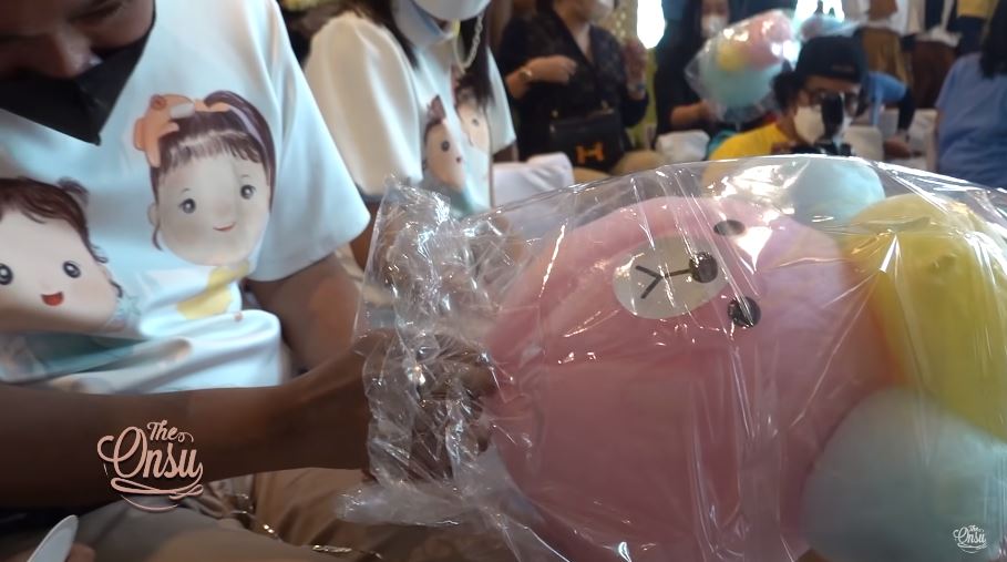 Hidangan ulang tahun 9 anak penyanyi, komplet dan menggugah selera