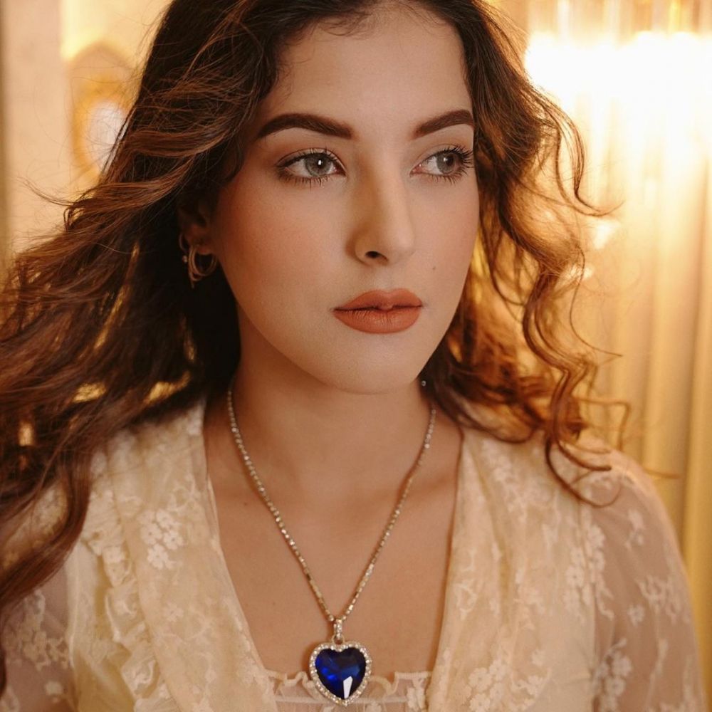 12 Gaya Tasya Farasya dandan ala karakter film, hasilnya bikin takjub