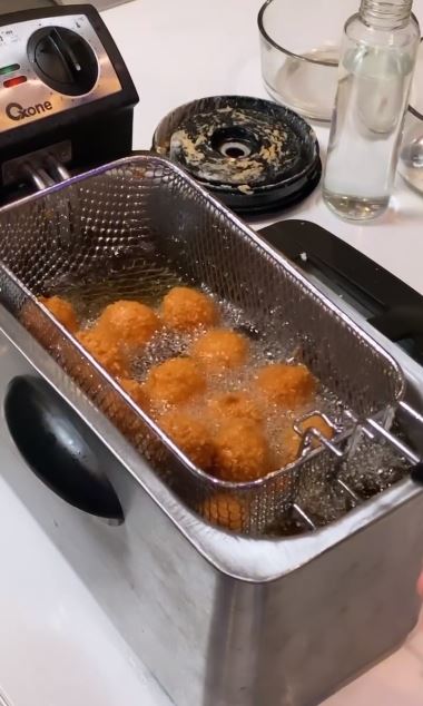 9 Cara Thariq Halilintar bikin bola-bola ayam, cuma pakai 4 bahan