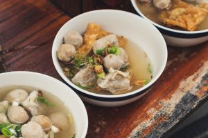 Kamu bisa mengetahui watak terpendammu dari cara makan bakso