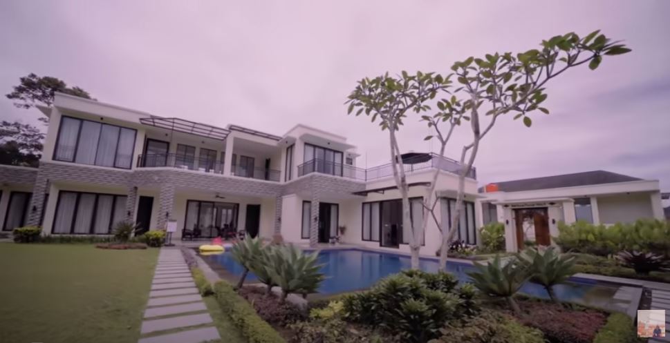 Pindah dekat lokasi syuting Fuji, 11 potret hunian sementara Thariq