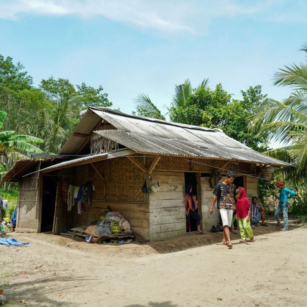 11 Momen Baim Wong kunjungi rumah fansnya di Nusakambangan, penuh haru